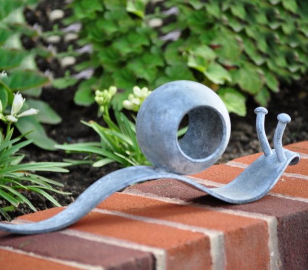 Snails by Ian Gill Sculpture